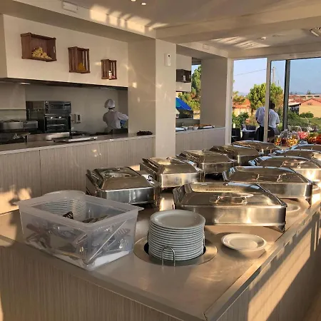 Golden Coast 4*